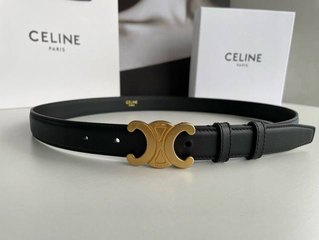 Celine赛琳凯旋门徽标金扣潮流腰带，穿出好身材高腰线的秘密武器。2.5Cm