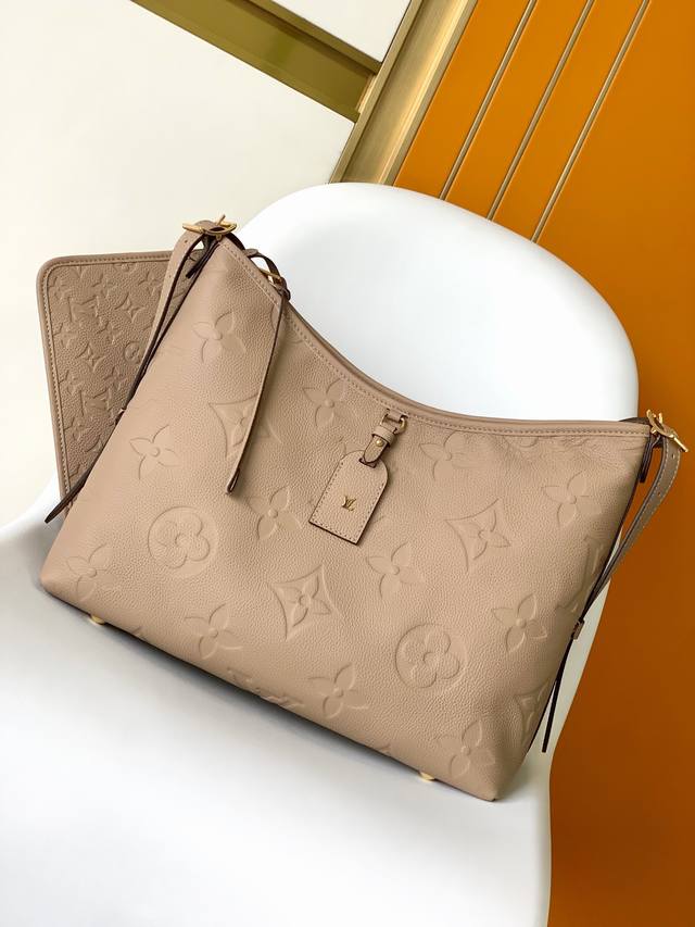 M46289黑色 M46292杏色顶级原单 本款 CarryAll 中号手袋取材 Monogram Empreinte 压纹皮革，以柔软质地贴合身形。考究内层设