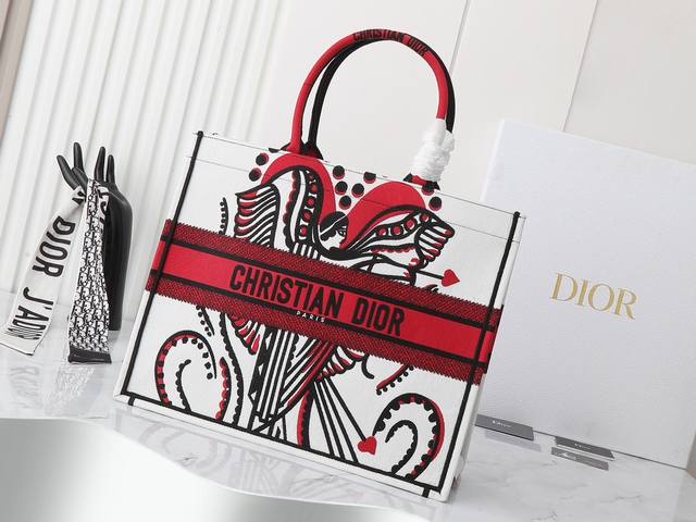 独家实物拍摄 大 原单 Dior Book Tote 托特 丘比特大42cm 这款 book tote手袋由女装创意总监玛丽亚 嘉茜娅 蔻丽 maria gra