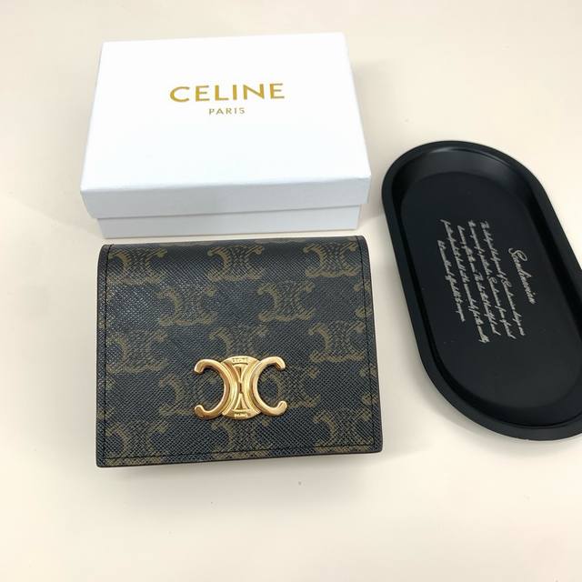 Celine 3867颜色 老花 黑色尺寸 10.5x9Celine 专柜最新款出货！采用头层牛皮，精致时尚！