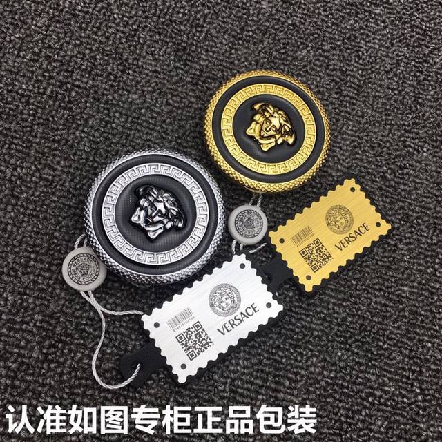 品牌：VERSACE.范思哲 型号：原单！请认准如图专柜包装 等级：意大利进口百分百头层牛皮，范思哲.VERSACE，世界著名奢侈品品牌，美人头经典之作，进口头