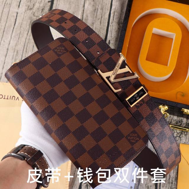 品牌：LV.易路威登双件套 型号：木盒装，皮带+钱包，两件套 等级：意大利进口百分百头层牛皮，LV.易路威登，世界著名奢侈品品牌，经典格子系列，黑格 咖啡格 老