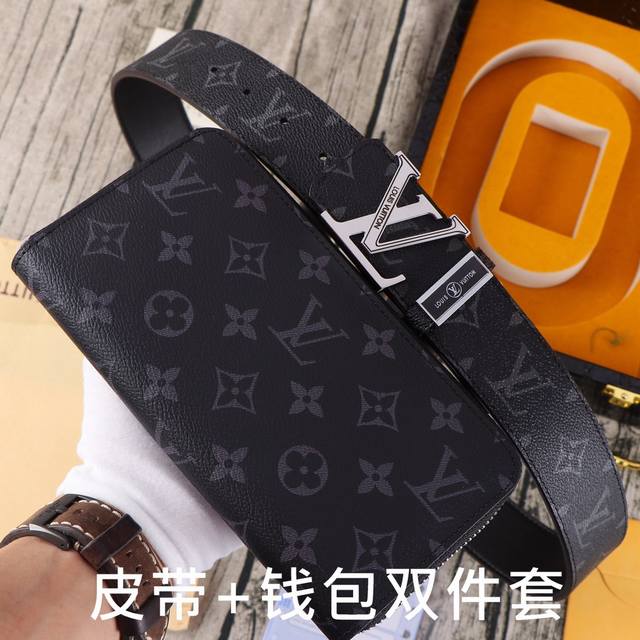 品牌：LV.易路威登双件套 型号：木盒装，皮带+钱包，两件套 等级：意大利进口百分百头层牛皮，LV.易路威登，世界著名奢侈品品牌，经典格子系列，黑格 咖啡格 老