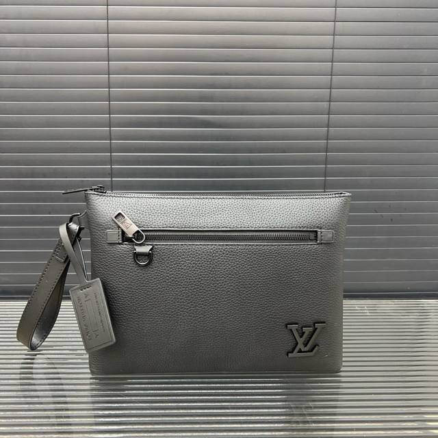 Louisvuitton 路易威登 头层牛皮手拿包 手袋 男士休闲商务手包 实物拍摄 原厂原版面料 19 x 29 cm。