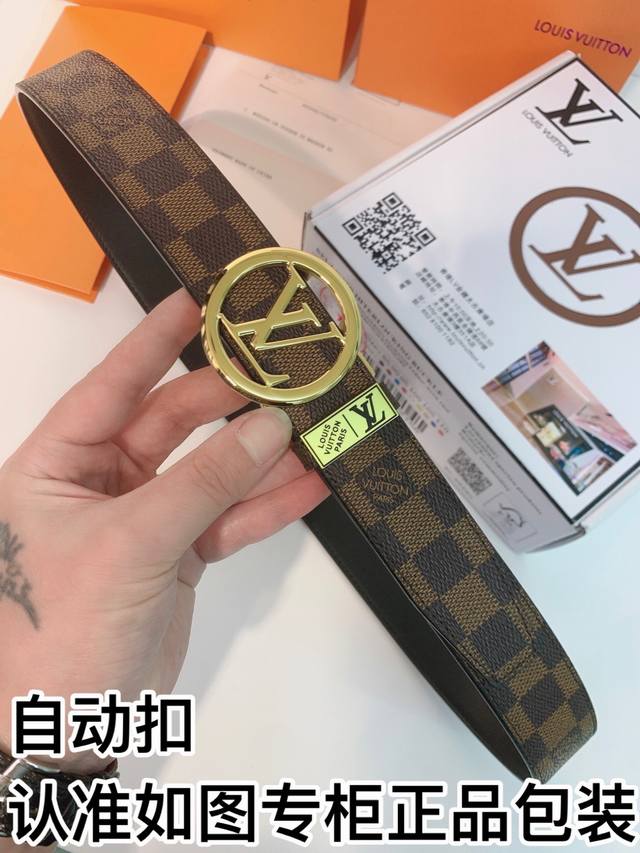 皮带：LV..路易..威登自动扣 腰带：百分百进口原厂头层牛皮，保证真皮。24k纯钢扣自动带身滑道系列-专柜同等质量， 送人自用首选 包装： 请认准如图专柜包装