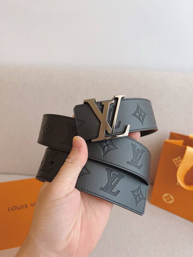 路易 LV 全套包装 40mm宽度 正品一体铸造五金钢扣，原厂皮料 双面原厂定制面料，可双面使用！区别市场货