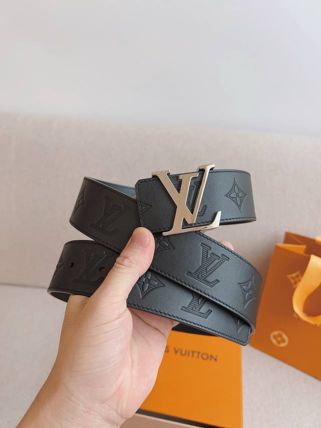 路易 LV 全套包装 40mm宽度 正品一体铸造五金钢扣，原厂皮料 双面原厂定制面料，可双面使用！区别市场货