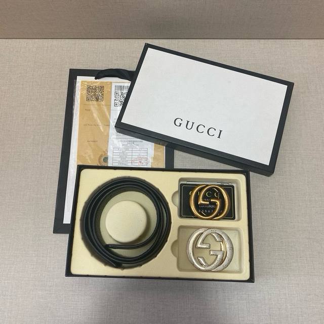 古驰Gucci精品款 ☆双扣礼盒套装 含礼盒 专柜有售 Gucci专柜在售正品 此款采用头层牛皮制作 走线油边细致 正品开模 搭配广州原版扣经久耐用、3.8cm