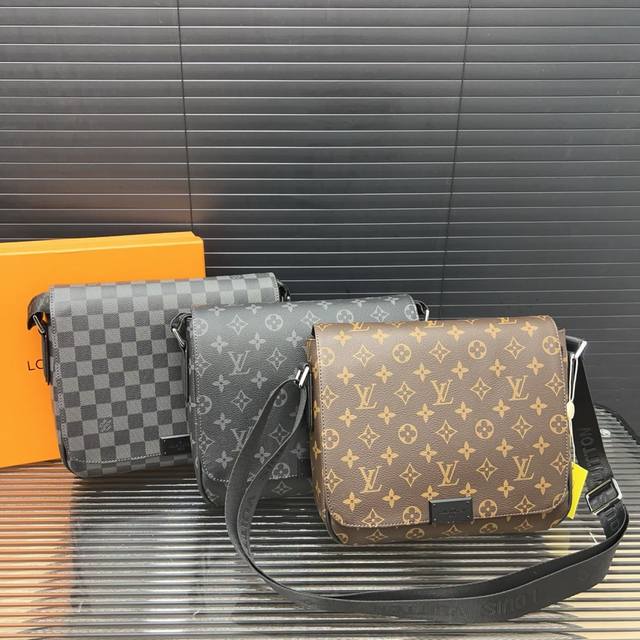 Louisvuitton 路易威登 印花翻盖邮差包 单肩包 真皮斜挎包 采用精湛镶嵌细工，经典百搭 实物拍摄 原厂原版面料 配送防尘袋 24 x 22 cm。