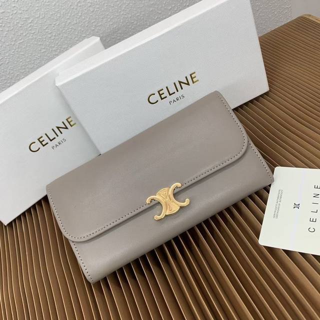 Celine A04颜色 黑 棕 粉 灰尺寸 19*10.5*3.5Celine 专柜同步，专柜品质顶级进口牛皮 海外订制钥匙扣五金 做工油边精湛