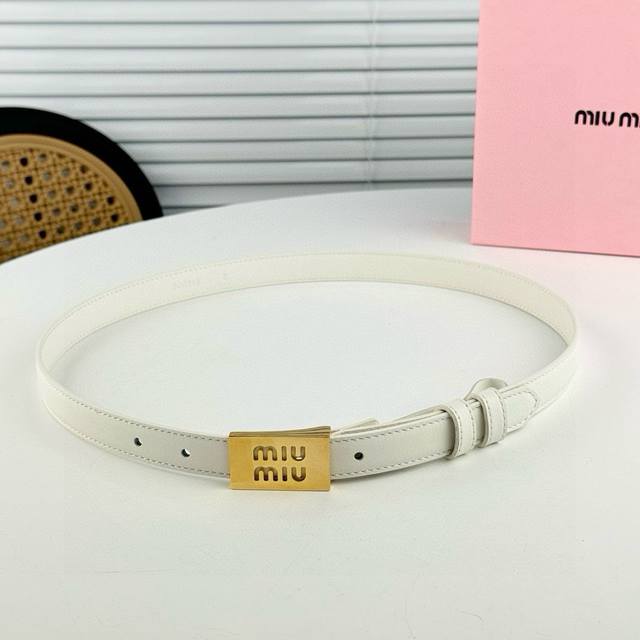 MIUMIU小腰带、2cm。裙装裤装搭配起来！精致优雅，不撞款！