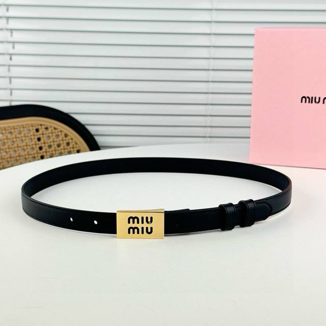 MIUMIU小腰带、2cm。裙装裤装搭配起来！精致优雅，不撞款！