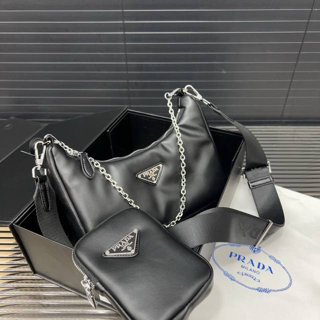 Prada 普拉达 Re-Edition2005 三合一手袋 单肩斜挎包 采用精湛镶嵌细工，经典百搭 实物拍摄 原厂原版面料 配送防尘袋 礼盒 23 x 18