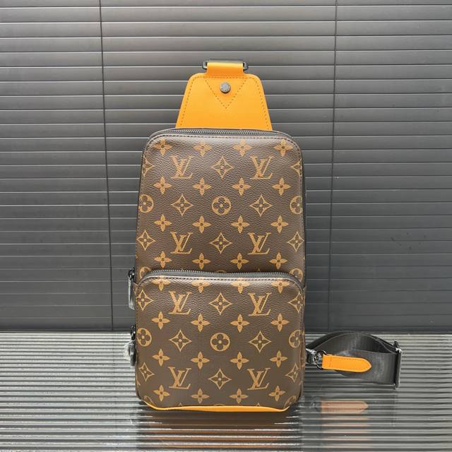 Louisvuitton 路易威登 Avenue PM系列胸包 斜挎包 男女通用单肩包 采用精湛镶嵌细工，经典百搭 实物拍摄 原厂原版面料 配送防尘袋 30 x