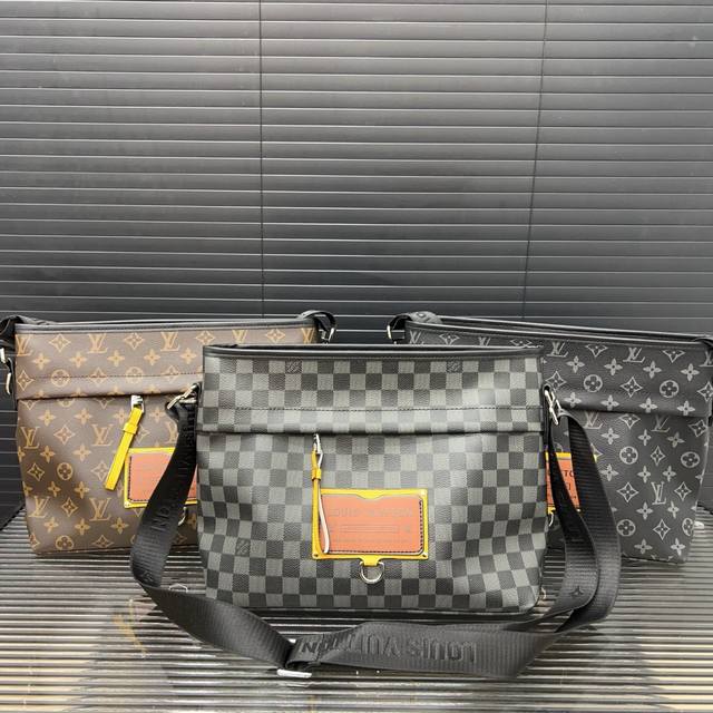 Louisvuitton 路易威登 BESACE ZIPPER 手袋 邮差包 单肩包印花斜挎包 经典百搭 实物拍摄 配送礼盒 防尘袋 30 x 25 cm。