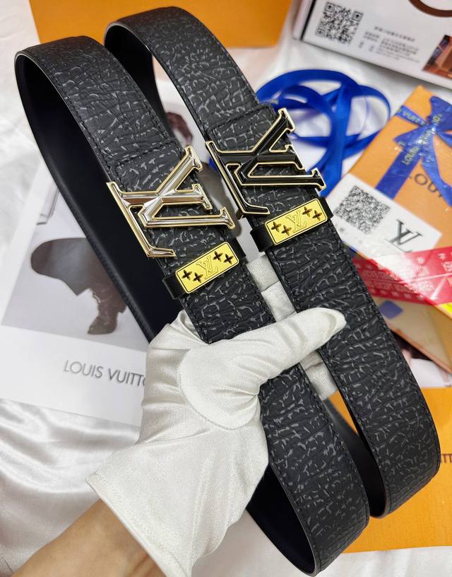 皮带：LV..路易..威登顶级复刻- 腰带：原单品质百分百进口原厂头层牛皮，保证真皮。双层间色工艺.真空电镀.永不掉色.24K纯钢扣头层特种海豹皮双面可用专柜同