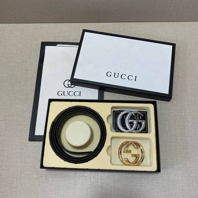 古驰Gucci精品款 ☆双扣礼盒套装 含礼盒 专柜有售 Gucci专柜在售正品 此款采用头层牛皮制作 走线油边细致 正品开模 搭配广州原版扣经久耐用、3.8cm