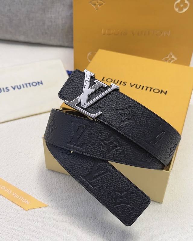 高端品质，实物拍摄 批 配全套礼盒 ： LOUIS VUITTON ：纯钢精品雕花，经典原单品质，经典压花配小牛皮底，精工制作，细节看图，实物拍摄，宽度4 cm