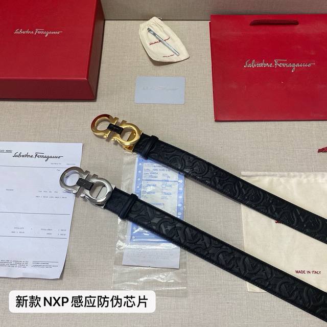 品牌：菲拉格慕Ferragamo 芯片款 等级：原版品质.头层牛皮 专柜售经典爆款开模。油边精致 电脑车线 手感柔软.实物拍摄无修饰 上身效果超好、长度可裁剪.