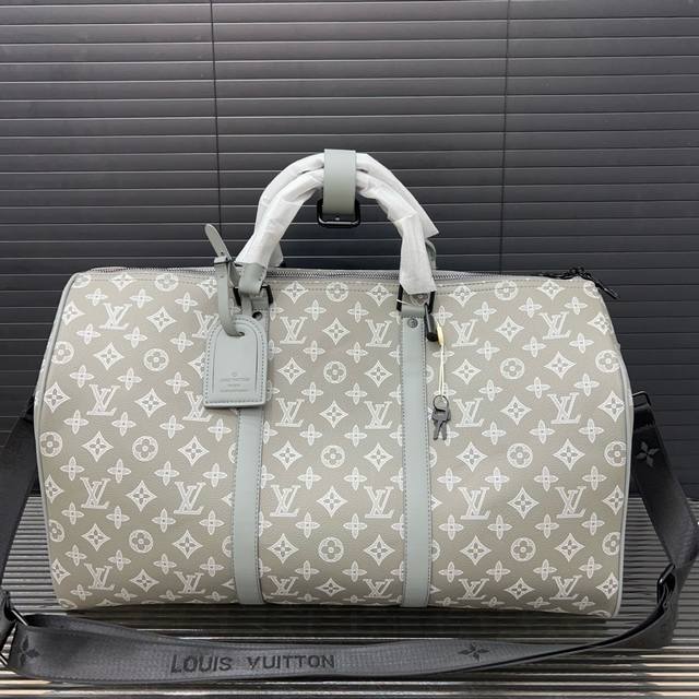 Louisvuitton 路易威登 Keepall 旅行袋 手提包袋 机场包 采用精湛镶嵌细工，实物拍摄 原厂原版面料 配送防尘布袋 50 x 28 cm。