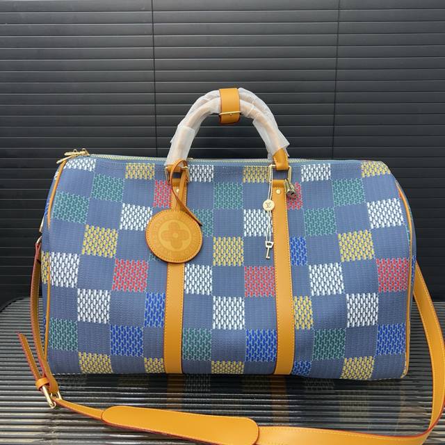 Louisvuitton 路易威登 Keepall 旅行袋 手提包袋 机场包 采用精湛镶嵌细工，实物拍摄 原厂原版面料 配送防尘布袋 50 x 28 cm。