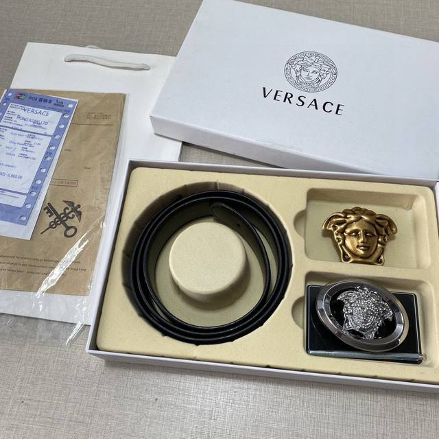 Versace精品款 ☆双扣礼盒套装 含礼盒 专柜有售 范思哲专柜在售正品 此款采用头层牛皮制作 走线油边细致 正品开模 搭配广州原版扣经久耐用、3.8cm规格