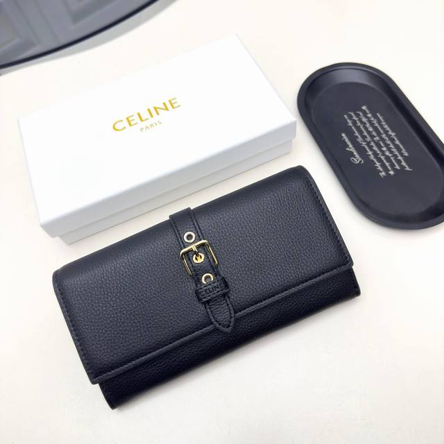 Celine 4776颜色 黑 棕尺寸 19*10*3 Celine钱包非常炫美的一个系列，专柜同步，采用头层牛皮，精致时尚！