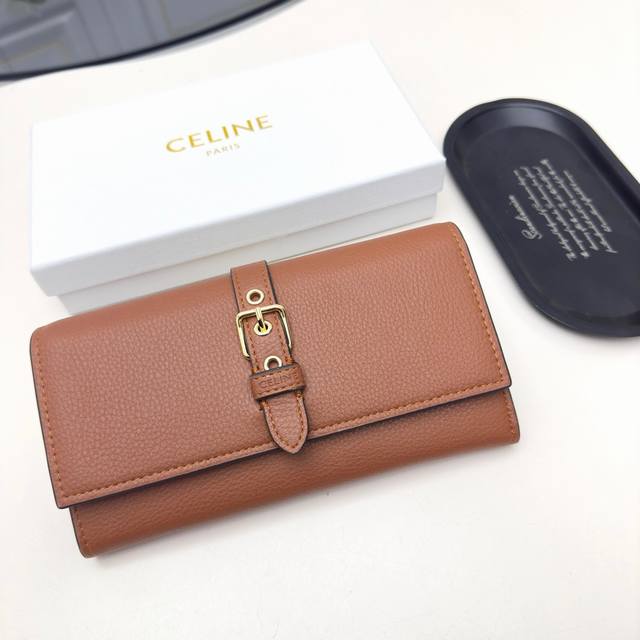 Celine 4776颜色 黑 棕尺寸 19*10*3 Celine钱包非常炫美的一个系列，专柜同步，采用头层牛皮，精致时尚！