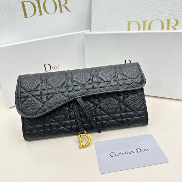 Dior 5231颜色 黑色 尺寸：19*10.5*3.5 Dior专柜最新款火爆登场！采用进口小牛皮，绝美绣线，做工精致，媲美专柜！