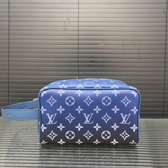 Louisvuitton 路易威登 24FW 化妆包 洗漱袋 手拿包 采用精湛镶嵌细工，经典百搭 实物拍摄 原厂原版面料 配送防尘袋 礼盒 12 x 22 cm