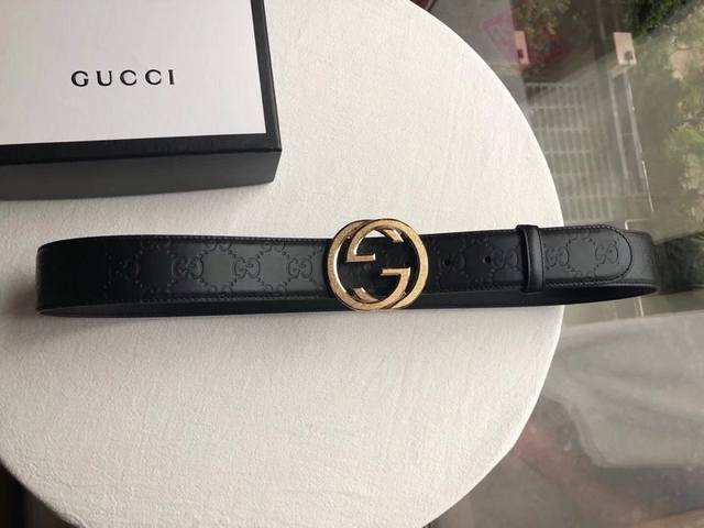 GUCCI古驰Signature男士精致双G滚砂金属扣压纹黑色头层牛皮腰带3.8cm。