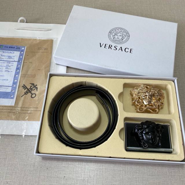 Versace精品款 ☆双扣礼盒套装 含礼盒 专柜有售 范思哲专柜在售正品 此款采用头层牛皮制作 走线油边细致 正品开模 搭配仿铜扣经久耐用、3.8Cm规格 送