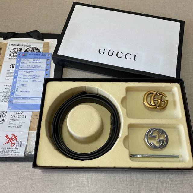 G精品款 ☆双扣礼盒套装 含礼盒 专柜有售 Gucci专柜在售正品 此款采用头层牛皮制作 走线油边细致 正品开模 搭配仿铜扣经久耐用、2.5Cm规格 送打眼针