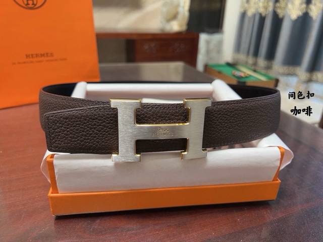 宽度38Mm 爱马仕Hermes 原单品质 选用最上乘的高级材料，注意工艺的装饰和细节的精巧，深受广大男士的喜爱。尤其是触摸得到的柔软细腻质感，简直爱了尽显高贵