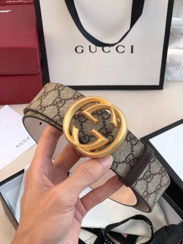 Gucci 古驰 原厂Pvc皮料 进口磨砂皮 配18K钢扣宽：3.8Cm 卖点 :皇家御用经典款式，永不过时。带身品牌Logo原版钢印,质感卓越,高级造工 手感