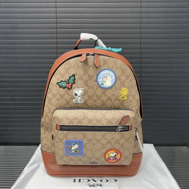 Coach 蔻驰x 联名 Peanuts West Snoopy史努比 图章双肩包 男女通用大容量背包 经典Logo搭配原厂工艺材质 休闲百搭 采用精湛镶嵌细工