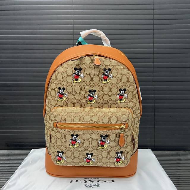 Coach 蔻驰disney 联名 米奇标志印花双肩包 男士大容量背包 电脑包 经典Logo搭配原厂工艺材质 休闲百搭 采用精湛镶嵌细工，实物拍摄 原厂原版面料