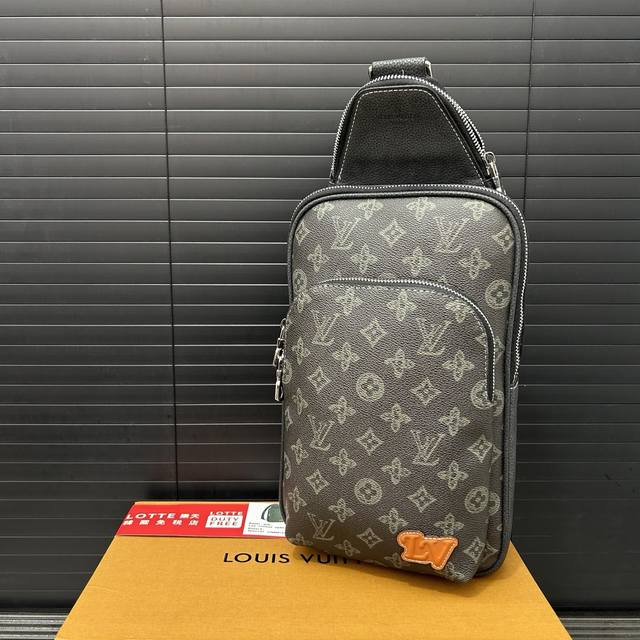 Louisvuitton 路易威登avenue Pm系列胸包 斜挎包 男女通用单肩包 采用精湛镶嵌细工，经典百搭 实物拍摄 原厂原版面料 配送防尘袋 30 X