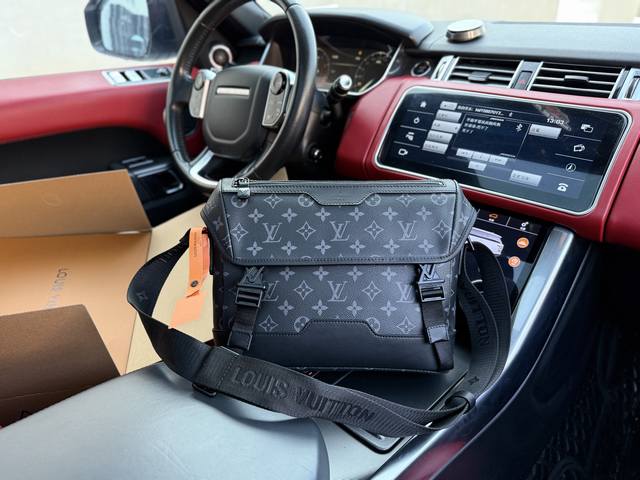 高端货 “ Louis Vuitton ”Lv单肩包 路易威登邮差包 M12517 Louis Vuitton Messenger Voyager Pm 可调节