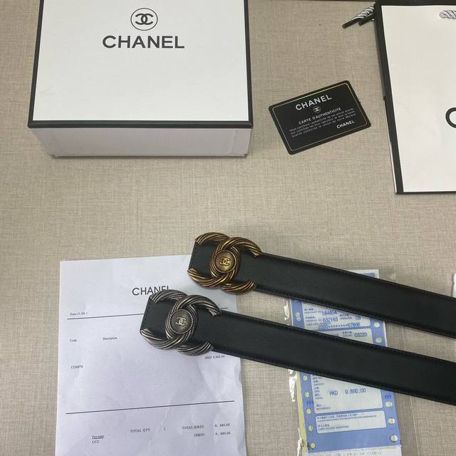 品牌：香奈儿Chanel 等级：女士皮带.定制头牛层皮.双面可用。油精边致、官同网步新款 配专全柜套包装 送眼打针 长度不裁剪扣头：仿铜扣 长度：90 125C