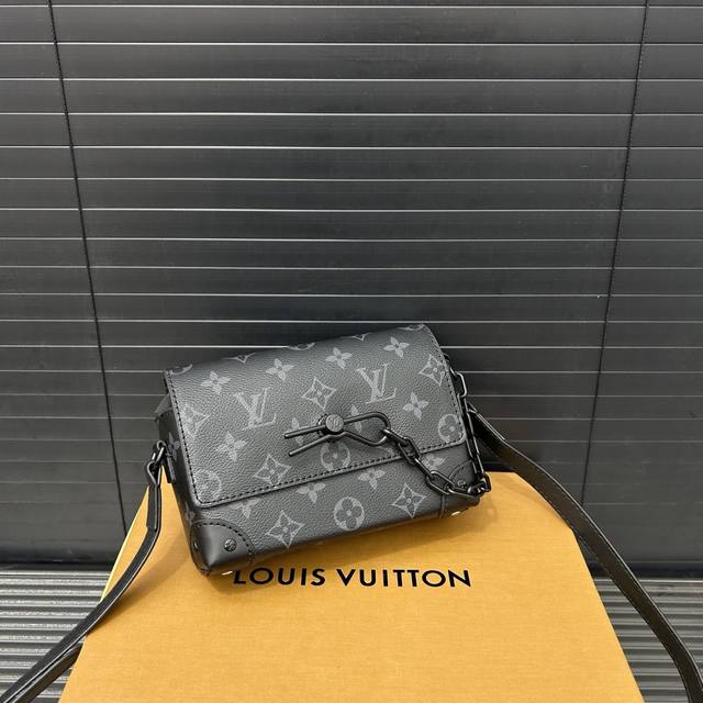 Louisvuitton 路易威登 压花链条单肩包 Steamer邮差包 斜挎包 男女通用采用精湛镶嵌细工，实物拍摄 原厂原版面料 配送礼盒 18 X 12 C