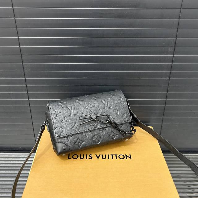 Louisvuitton 路易威登 压花链条单肩包 Steamer邮差包 斜挎包 男女通用采用精湛镶嵌细工，实物拍摄 原厂原版面料 配送礼盒 18 X 12 C