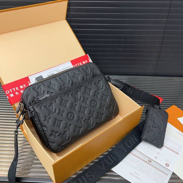 Louisvuitton 路易威登芯片版 Trio牛皮三合一 邮差包 单肩包 男女通用斜挎包 经典百搭 实物拍摄 配送防尘袋 礼盒 25 X 18 Cm。