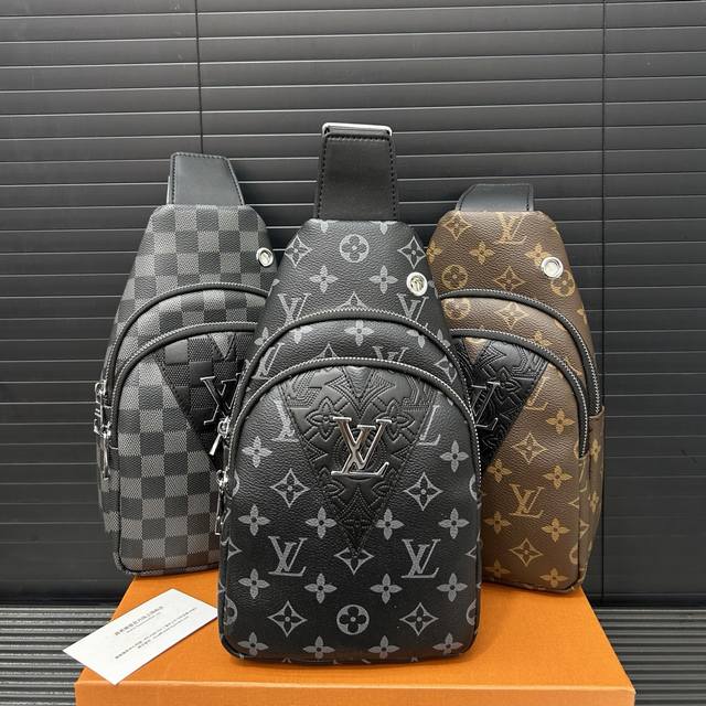 Louisvuitton 路易威登牛皮胸包 斜挎单肩包 采用精湛镶嵌细工 实物拍摄 原厂原版面料 配送防尘袋 30 X 16Cm。