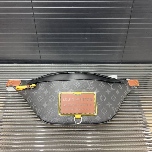 Louisvuitton 路易威登discoverv 印花腰包 斜挎胸包 男女通用 实物拍摄 配送礼盒 防尘袋 38 X 18 Cm