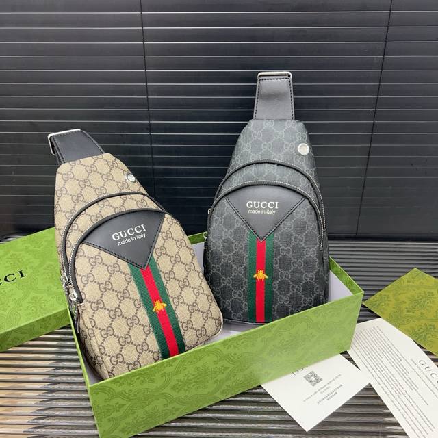 Gucci 古奇牛皮胸包 斜挎单肩包 采用精湛镶嵌细工 实物拍摄 原厂原版面料 配送防尘袋 30 X 16Cm。