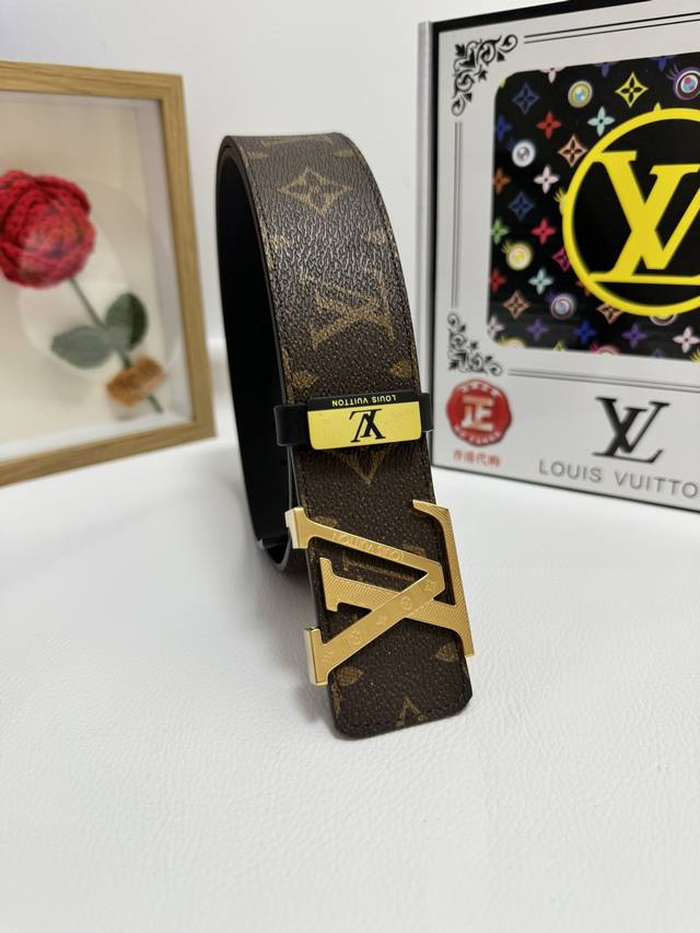 品名：Lv..路易..威登 材质：原单牛皮腰带 百分百头层牛皮腰带保证真皮，24K纯钢扣，专柜原单品质、做工精细，时尚大牌，送人自用首选包装： 请认准如图专柜包