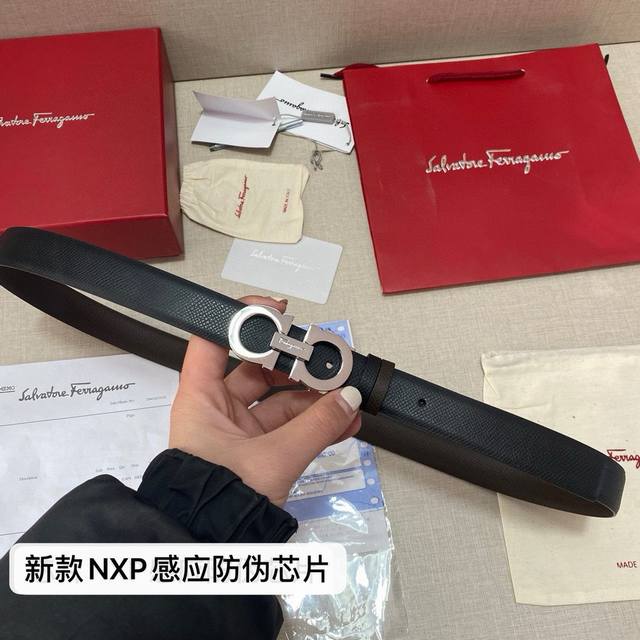 品牌：菲拉格幕Ferragamo 芯片款 钢扣 等级：原单私货.进口头层牛皮，专柜售、堪比正品！油边精致 电脑车线 手感柔软.实物拍摄无修饰 上身效果超好、长度