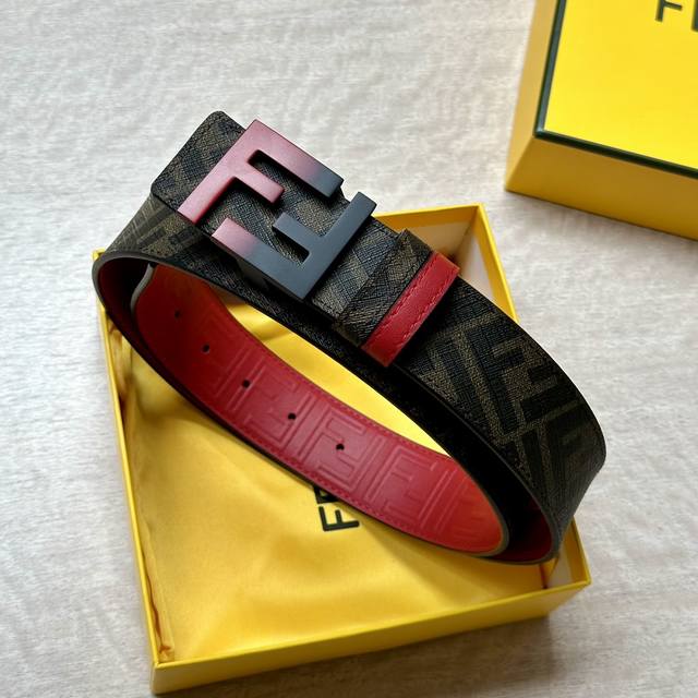 高端品质，实物拍摄批 配全套礼盒：Fendi 芬迪 专柜同款 宽4.0Cm 双环正反用腰带 Ff按钉搭扣 黑色Cuoio Romano皮革材质 反面面料带有烟草