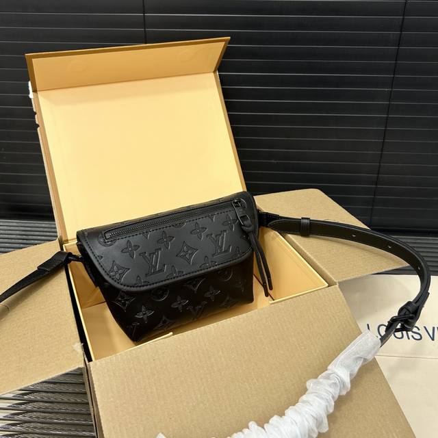 Louisvuitton 路易威登迷你Pulse邮差包 翻盖单肩包 大容量印花斜挎包 采用精湛镶嵌细工，经典百搭 实物拍摄 原厂原版面料 配送飞机礼盒 16 X